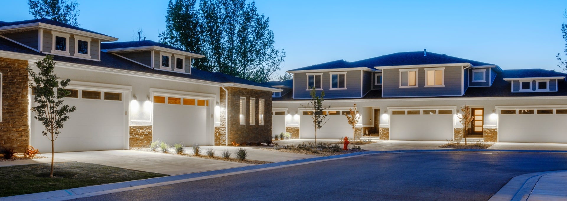 img-houses-at-night@2x-compressed